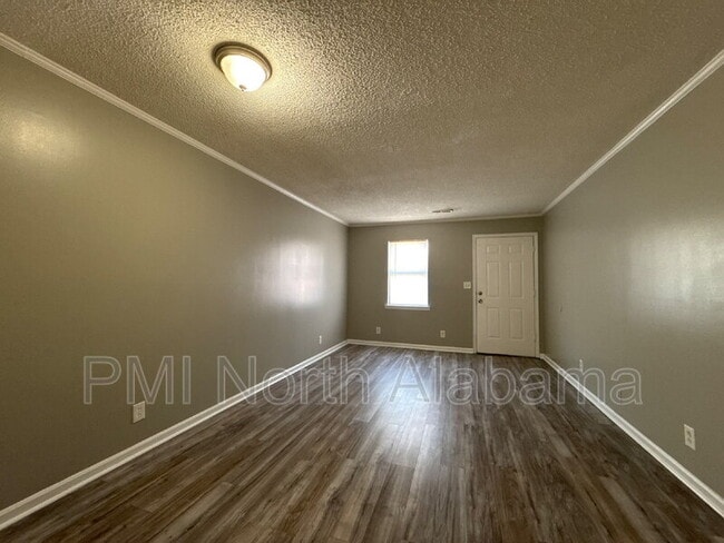 Building Photo - 4424 Torrance Dr NW Unit Apt. 15