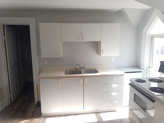 Photo - 184 Christina St S Unit 3
