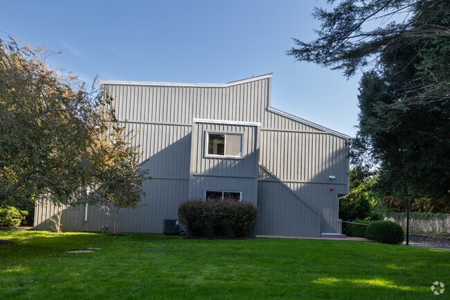 Photo - Hampton Mews Apartments