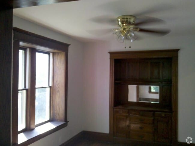 Building Photo - 3024 Grand Ave S Rental