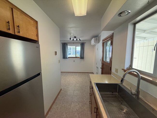 4207 W Walnut St Unit 1/2