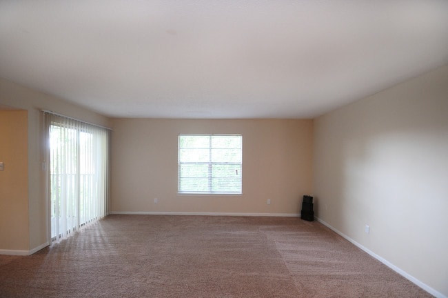 Twin Oaks - Twin Oaks Apartments