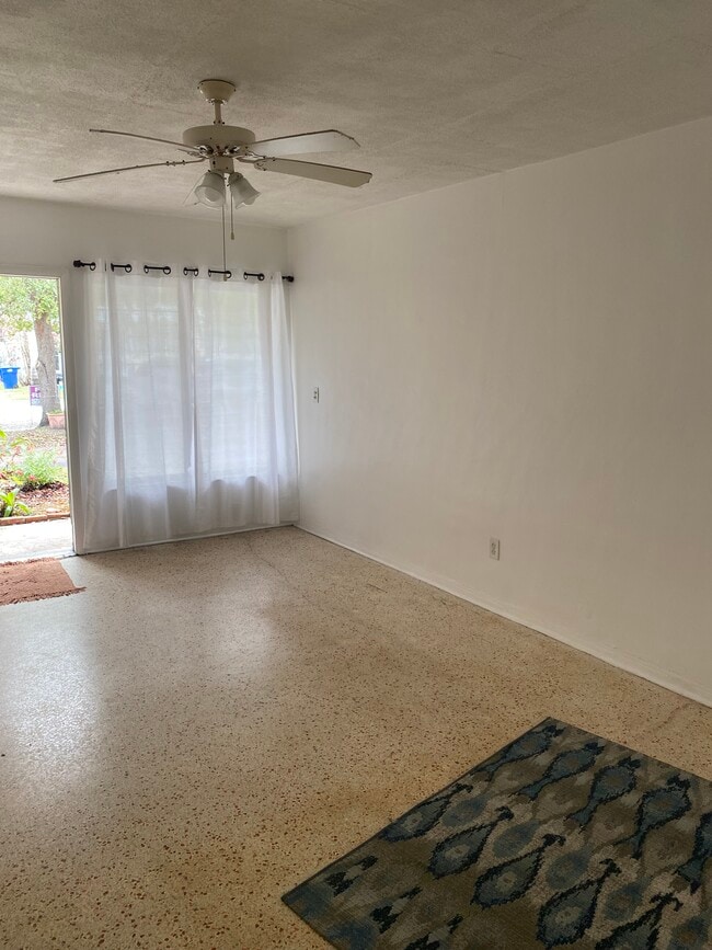 Building Photo - 1620 NE 110th Ter Unit 2