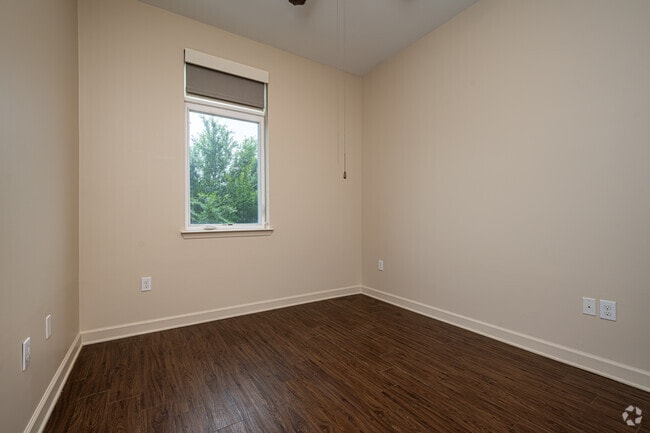 2BR, 1BA - 750SF - Primary Bedroom