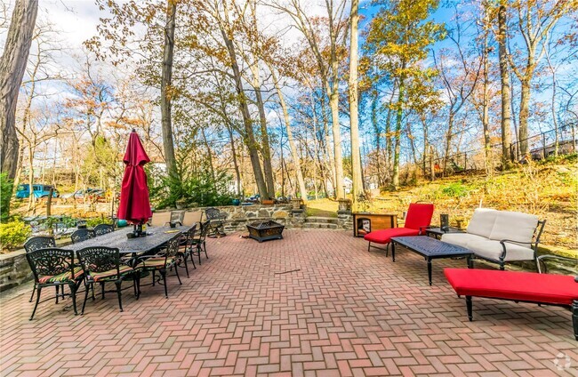 Building Photo - 4513 Manhattan College Pkwy Unit 1B Rental
