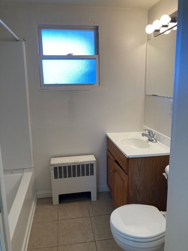 Photo - 38 N Earl St Unit Apt 2
