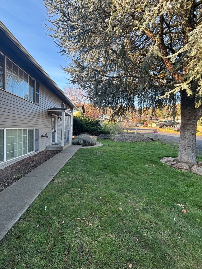 Photo - Stunning 4BR Family Home with Brand New Deck