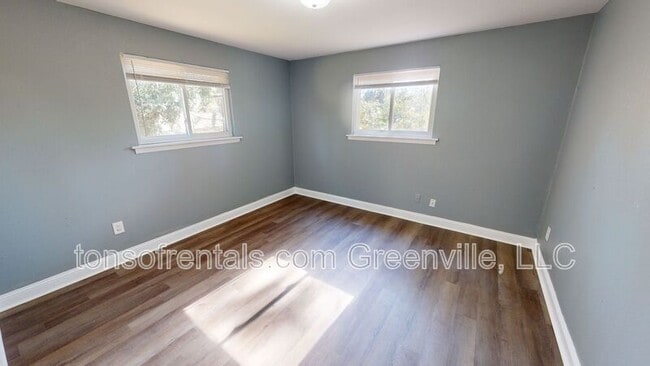 Photo - 84 W Park Dr