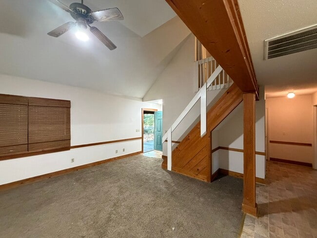 Photo - 303 Steppingstone Ct