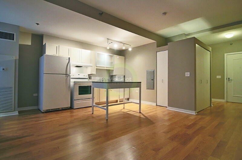 Photo - 175 W Randolph St