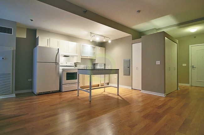 Photo - 175 W Randolph St Apartment