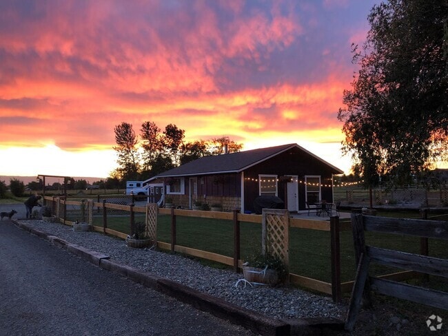 Building Photo - Country Cottage for Lease on 1.42 Acres Rental