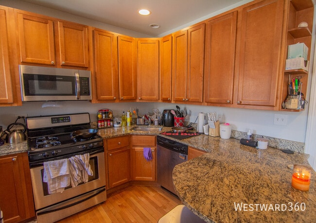 Building Photo - 2748 N Kostner-3 Unit 3