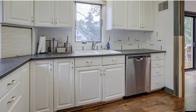 Photo - 2115 S 61st St