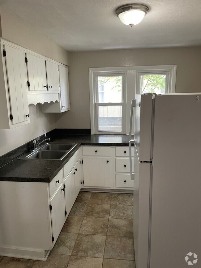 Building Photo - 142 North Ave Unit 142 North ave upstairs Rental