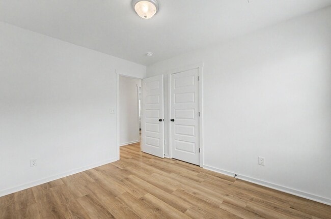 Photo - 807 W Meason Ave