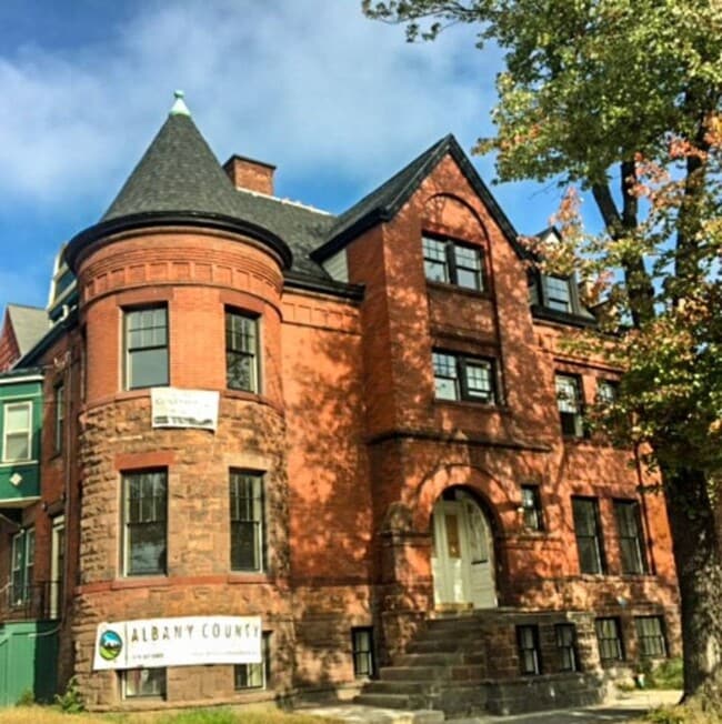 Beautiful, newly renovated brownstone! - 2 Judson St Unit Ground Level,  1