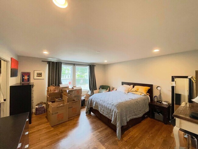 Photo - Spacious Corner-Lot Home 4 bed 3 bath – Green Lake, Seattle, WA