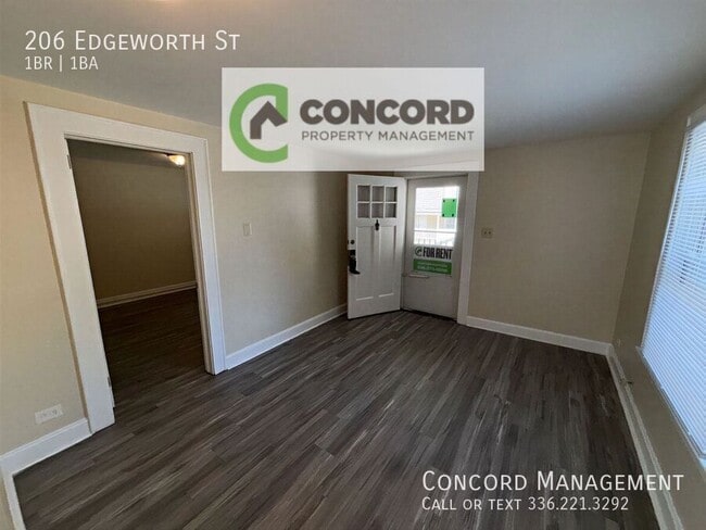 Photo - 206 Edgeworth St