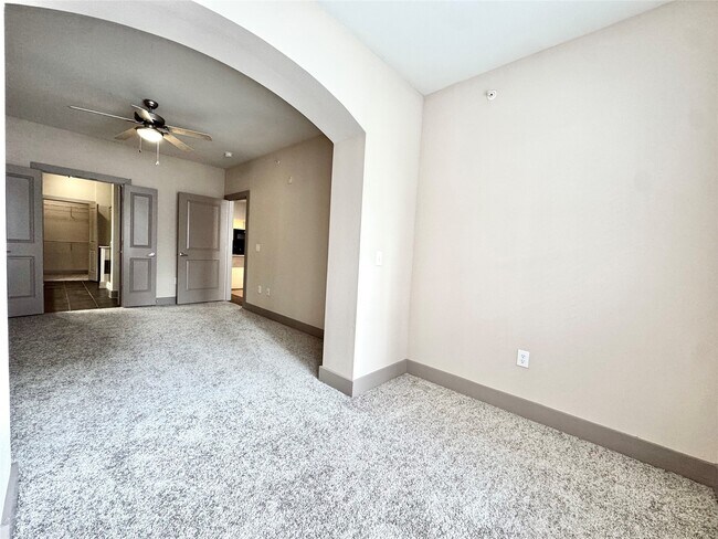 Building Photo - 3660 Richmond Ave. Unit 431 Rental
