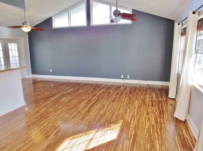 Photo - 350 Lynn Ave