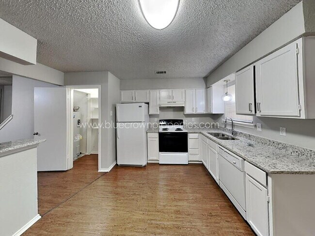 Photo - 648 S Rogers Rd