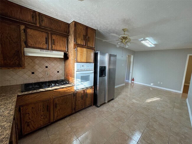 Photo - 8826 Klondike St