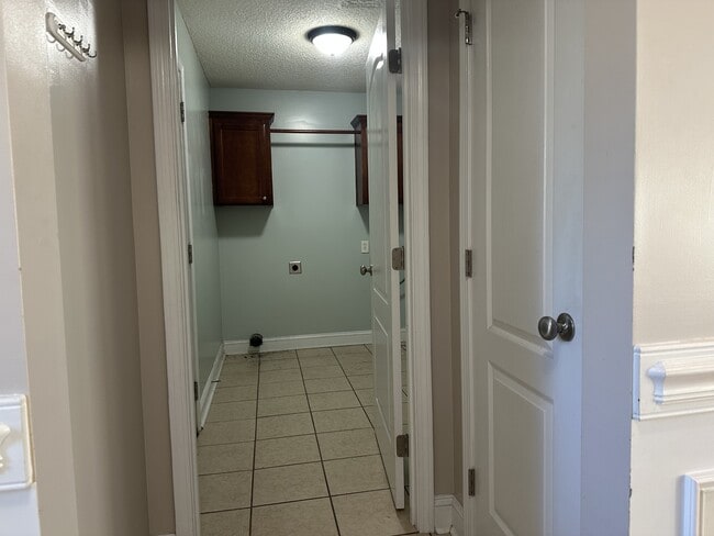 Photo - 59 Forest St NE