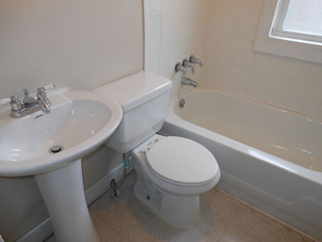 Photo - Charming 2Bed 1 Bath Home  Perfect for Families, Accepts Section 8/Housing Vouchers!