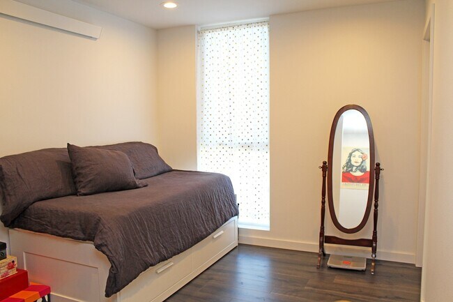 Photo - 1480 N Jarrett St Casa