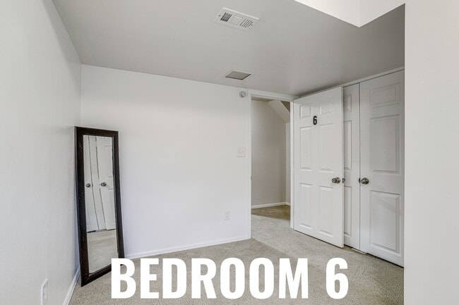 2860 S Golden Way