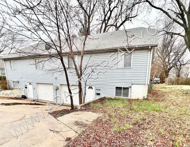 Photo - Beautiful 4 Bed Duplex in Independence-Ava...