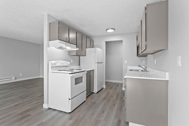 Building Photo - Affordable Comfort! Spacious 2-Bedroom Apa...
