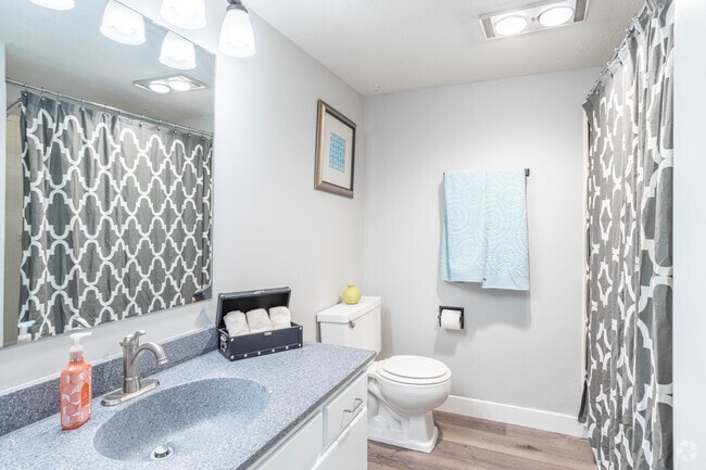 2BR, 1BA - 793SF