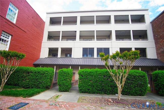 Building Photo - 215 N 19th St Unit U11