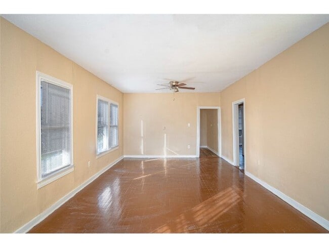 Building Photo - 907 Iowa St Unit 1