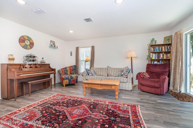 Photo - 711 Darlington Ave SW