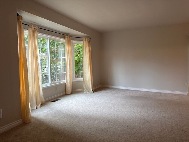 Photo - Beautiful Tri-level 3 beds, 2.5 baths plus...