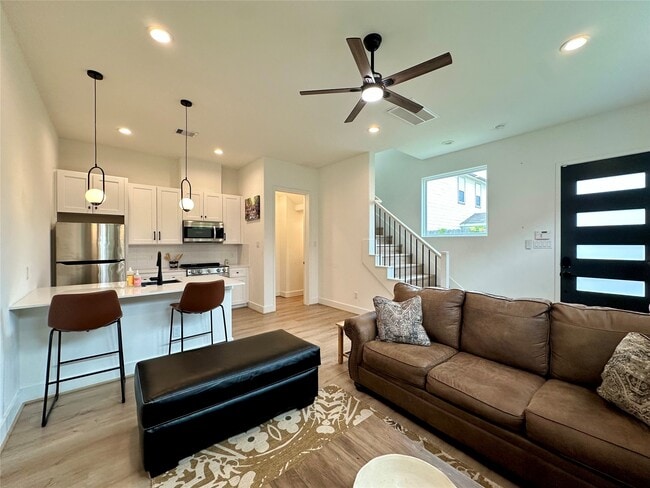 Building Photo - 203 Danna Ln Unit D