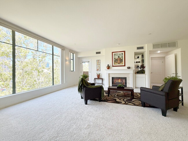 Photo - 144 S 3rd St Unidad 529