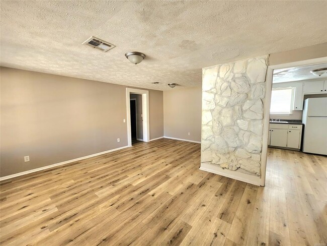 102 White Oak Dr