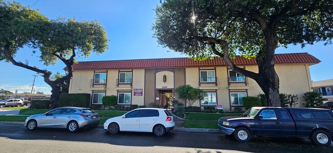 Building Photo - Puerta Madera