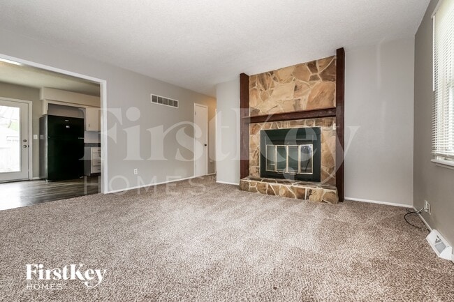 Photo - 19304 E 7th St N