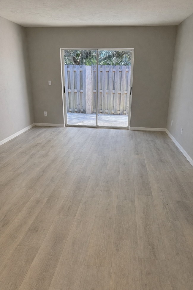 Photo - 12243 Londonderry Ln