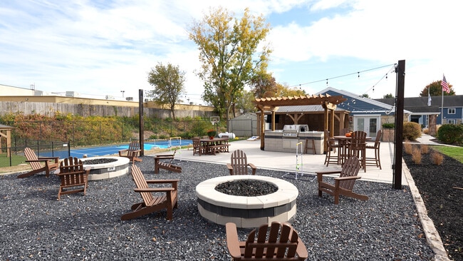 Nuevo salón al aire libre - The Bend Apartments - Student Housing