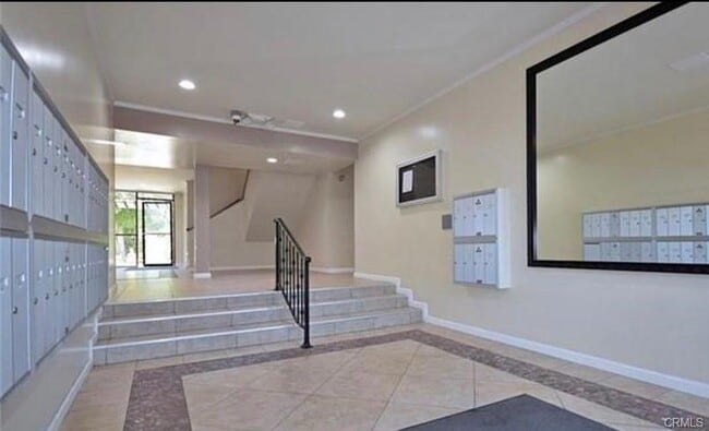 5403 Newcastle Ave Unit 8