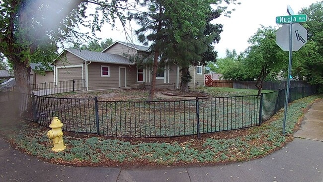 Building Photo - 3 bed 2 bath 1400 Sq. feet BIG YARD in Aurora!