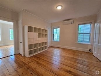 Building Photo - 98 Boylston St Unit 1 Rental
