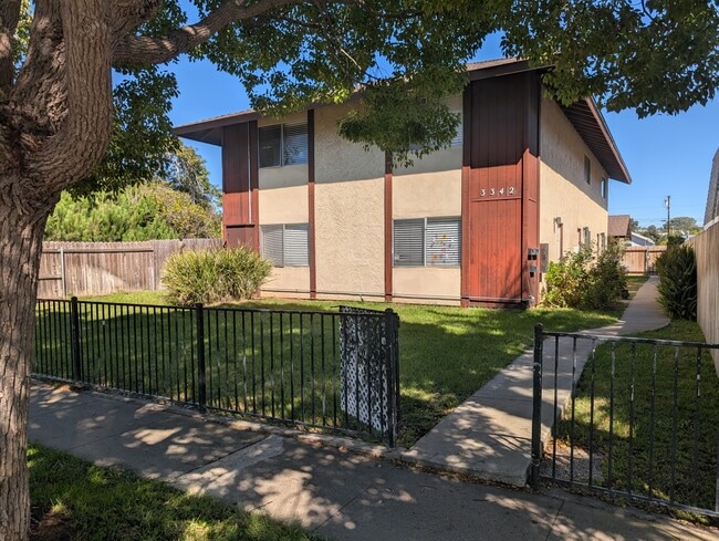Building Photo - 3342 Roosevelt St Unit C