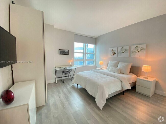 Building Photo - 951 Brickell Ave Unit 2409 Rental